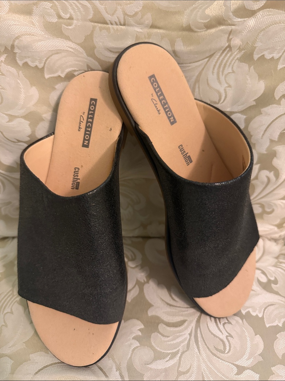 Collection By Clark’s Black Open-Toe Slide Mules